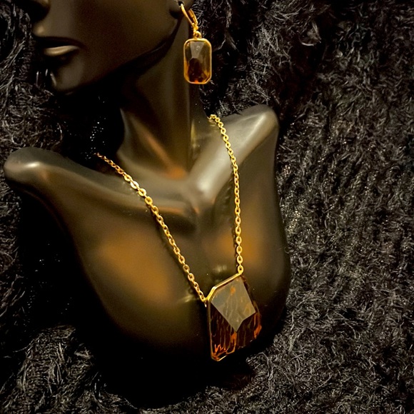 Gold and Cheetah print necklace and earring set. Adjustable from 9-10.5 inches. - Picture 2 of 4